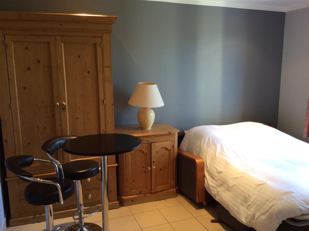 Residence Hotel Les Ducs De Chevreuse Avec Hebergement, Repas & Pdj, Seminaire, Bureau & Parking Номер фото