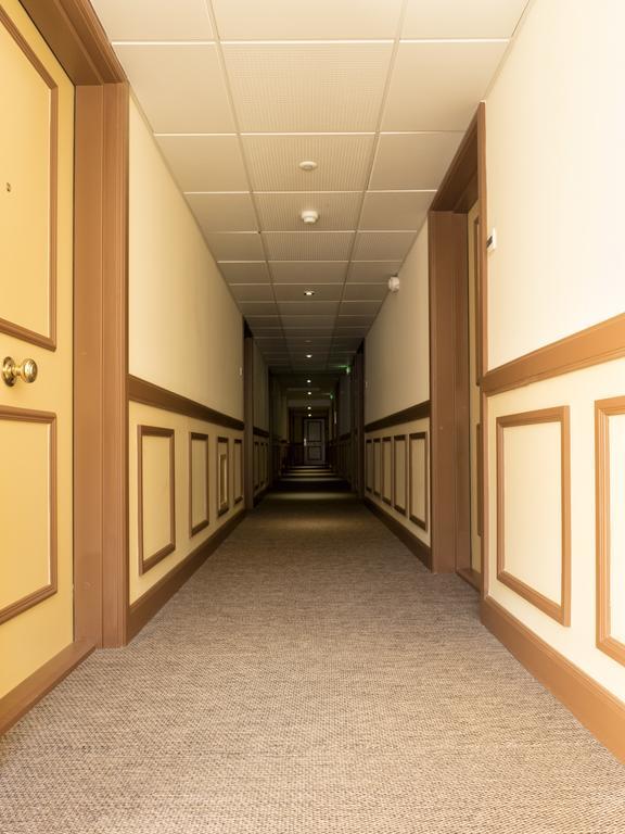 Residence Hotel Les Ducs De Chevreuse Avec Hebergement, Repas & Pdj, Seminaire, Bureau & Parking Экстерьер фото