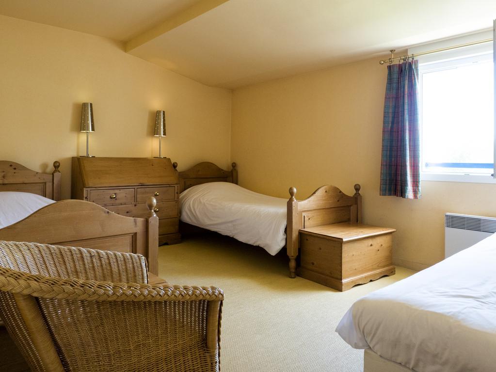 Residence Hotel Les Ducs De Chevreuse Avec Hebergement, Repas & Pdj, Seminaire, Bureau & Parking Экстерьер фото