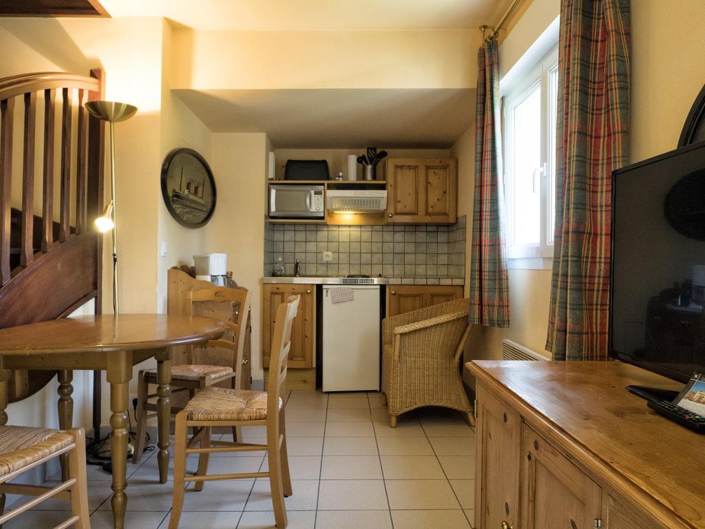 Residence Hotel Les Ducs De Chevreuse Avec Hebergement, Repas & Pdj, Seminaire, Bureau & Parking Экстерьер фото
