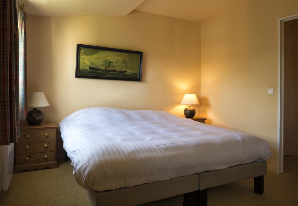Residence Hotel Les Ducs De Chevreuse Avec Hebergement, Repas & Pdj, Seminaire, Bureau & Parking Экстерьер фото